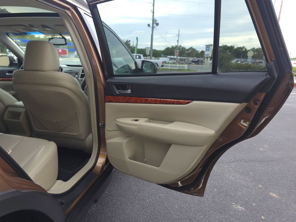 Used 2011 Subaru Outback 2.5i Limited AWD/4WD image 12