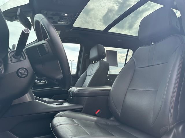 Used 2022 Chevrolet Suburban RST image 11