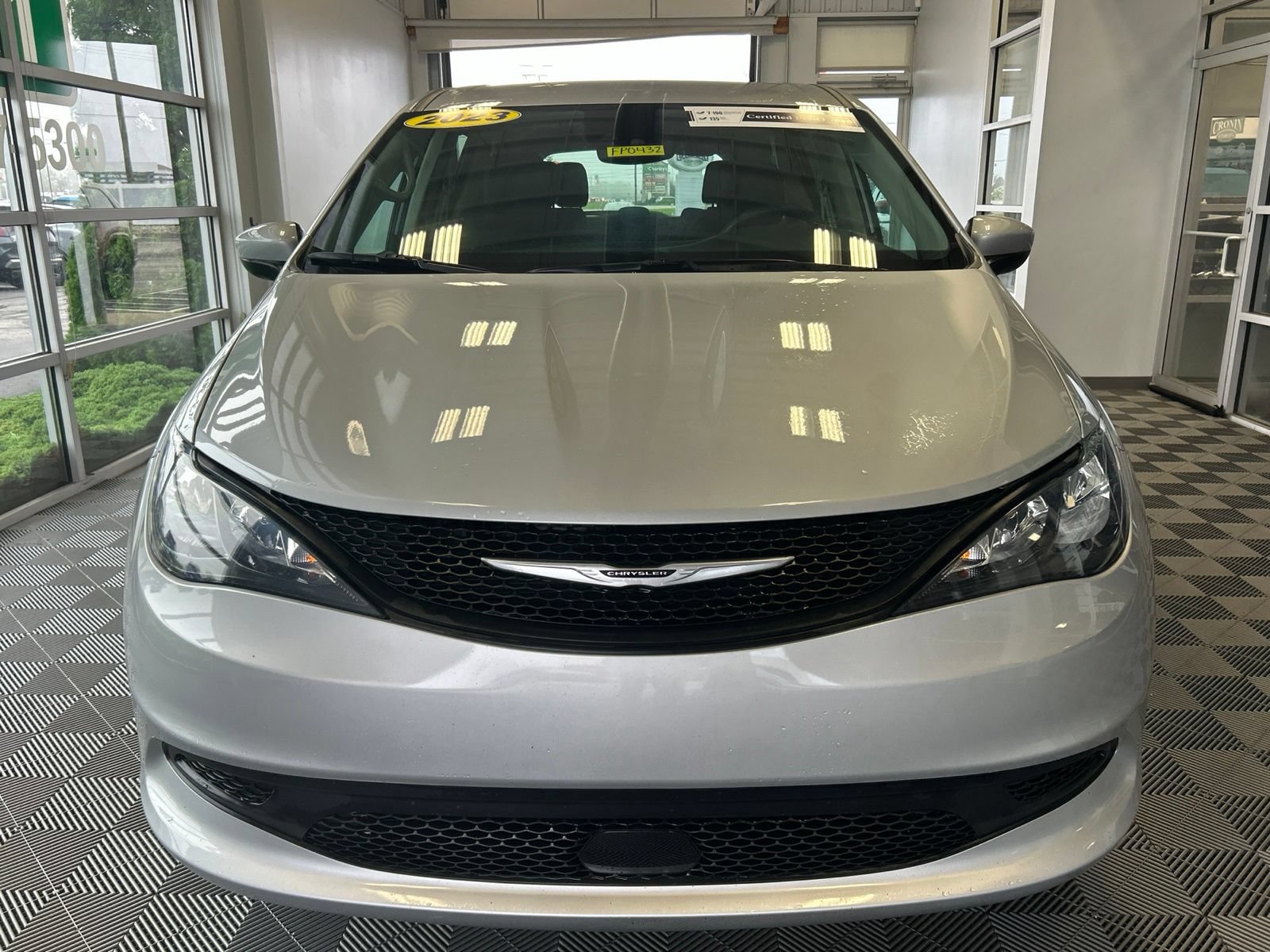 Used 2023 Chrysler Voyager LX FWD image 2