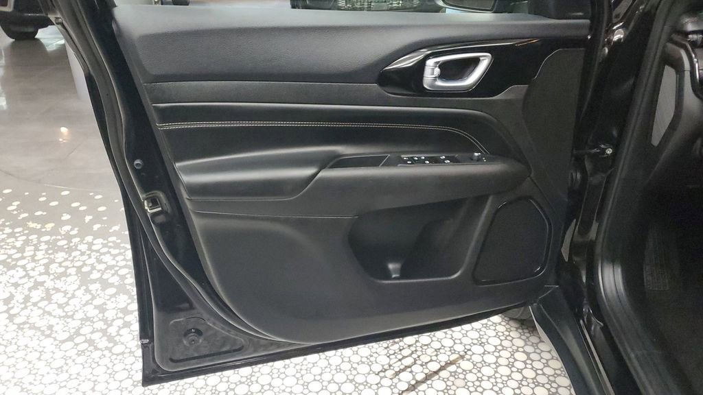 Used 2023 Jeep Compass Altitude image 19