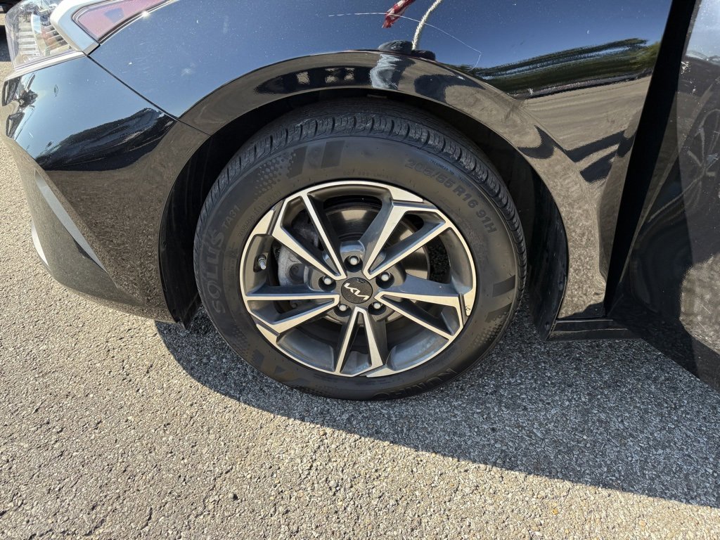 Used 2023 Kia Forte LXS w/ LXS Technology Package image 28