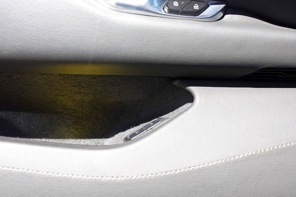 Used 2022 Chevrolet Corvette Stingray Coupe w/ Z51 Performance Package image 19