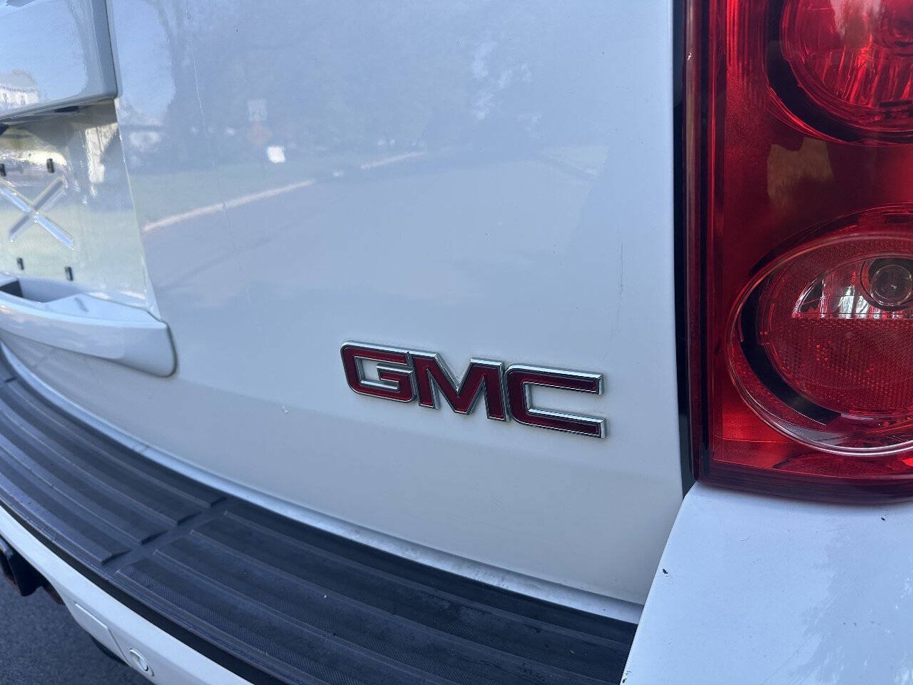Used 2014 GMC Yukon SLT AWD/4WD image 8