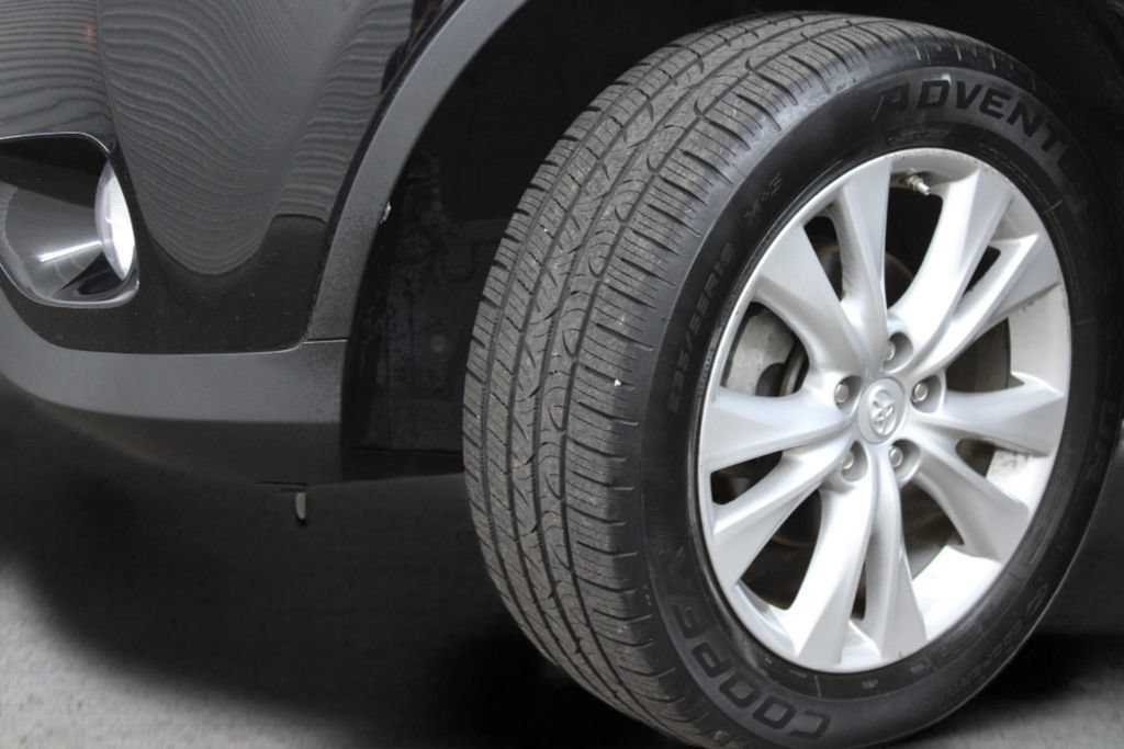 Used 2014 Toyota RAV4 Limited w/ Technology Package AWD/4WD image 46