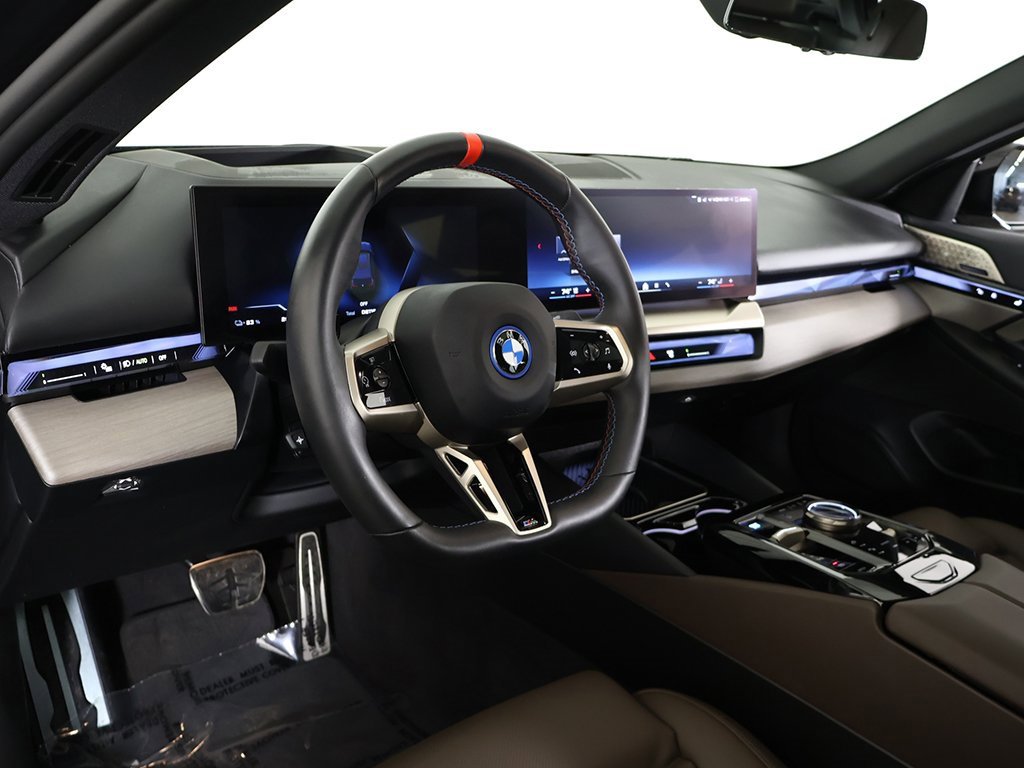 Used 2024 BMW i5 M60 w/ Premium Package image 32