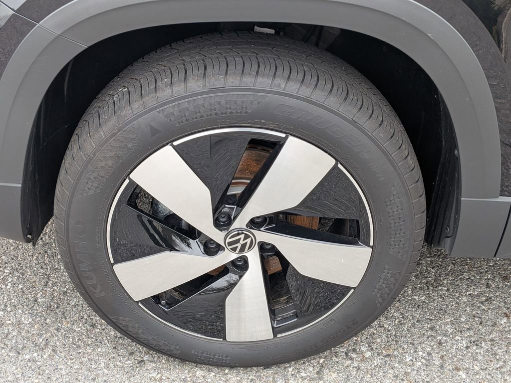 Used 2025 Volkswagen Taos S image 9