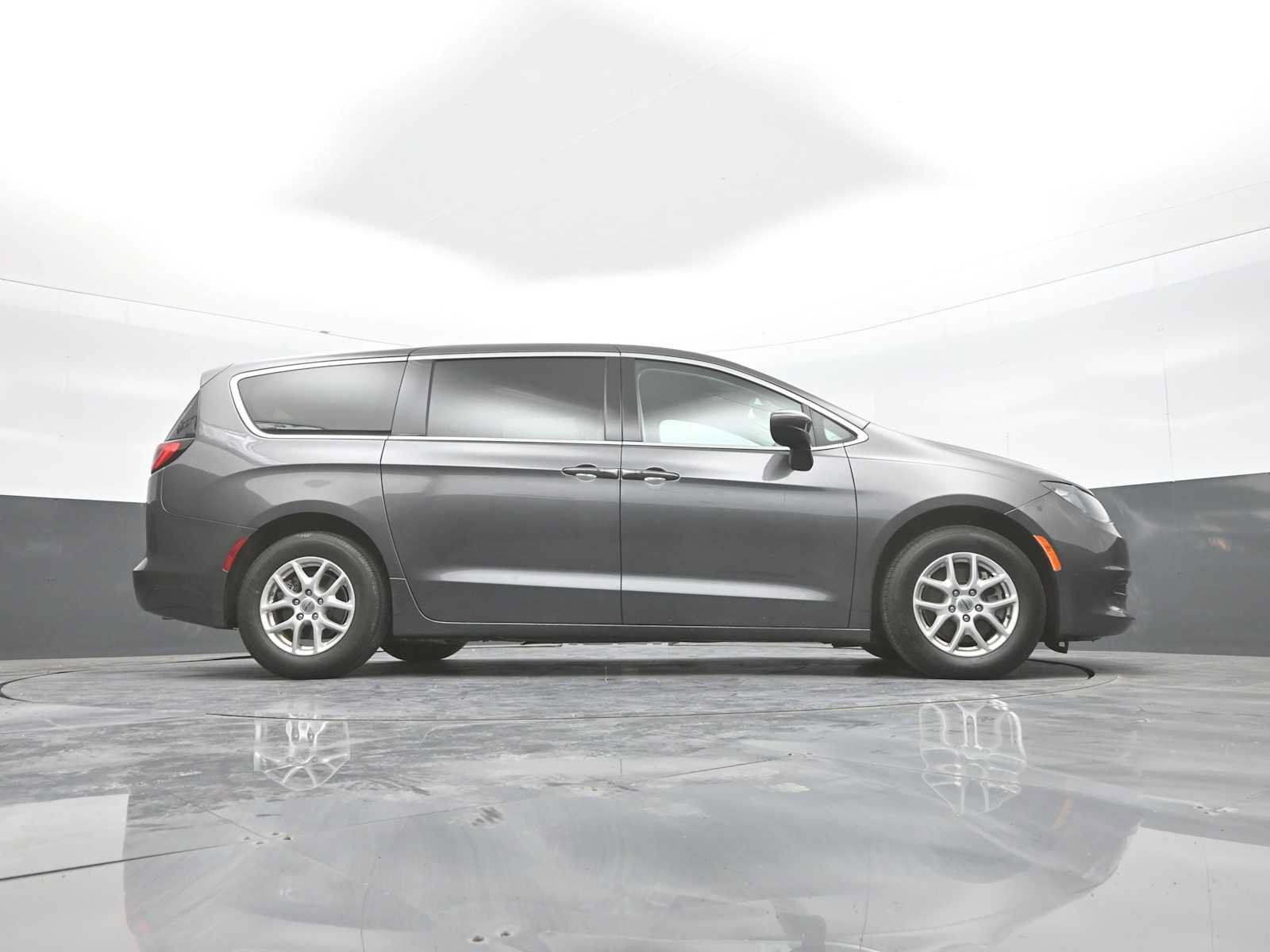 Used 2023 Chrysler Voyager LX FWD image 46
