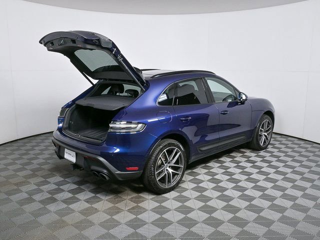 Certified 2025 Porsche Macan AWD image 30