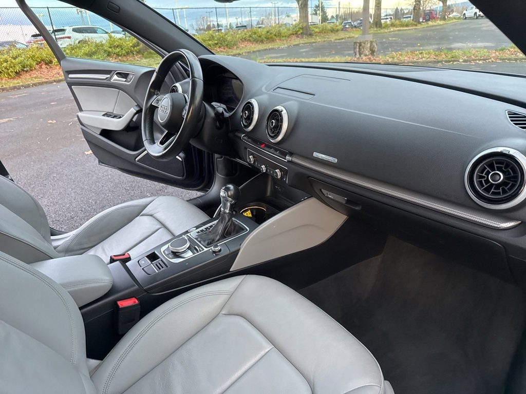 Used 2017 Audi A3 e-tron Prestige image 29