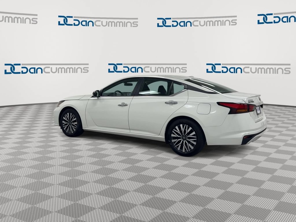 Used 2025 Nissan Altima 2.5 SV FWD image 6