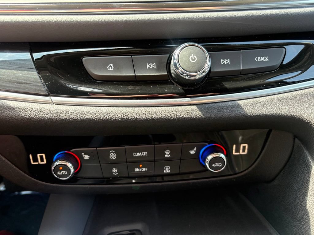 Used 2021 Buick Enclave Essence FWD image 23