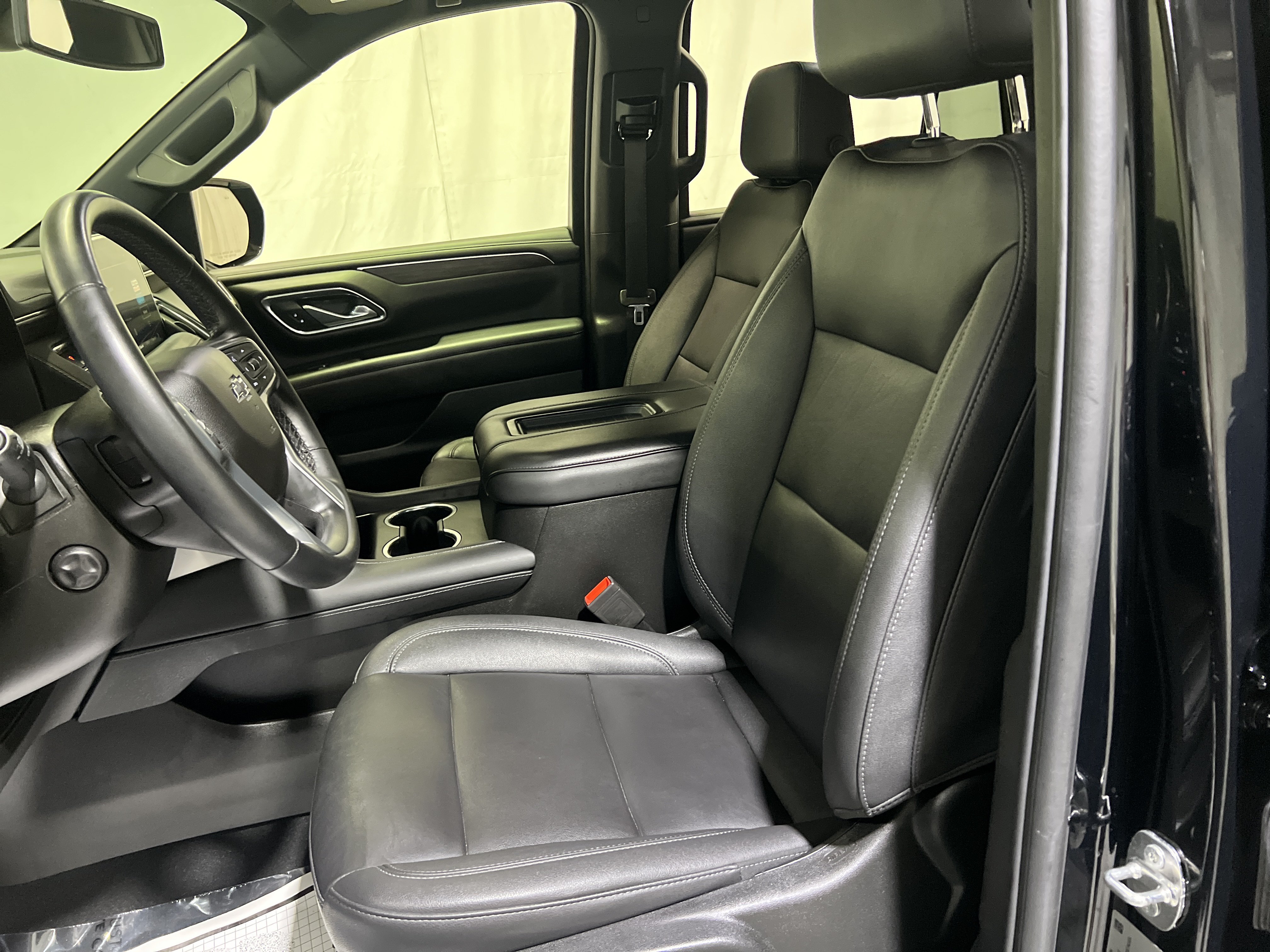 Certified 2023 Chevrolet Tahoe Z71 w/ Luxury Package AWD/4WD image 18