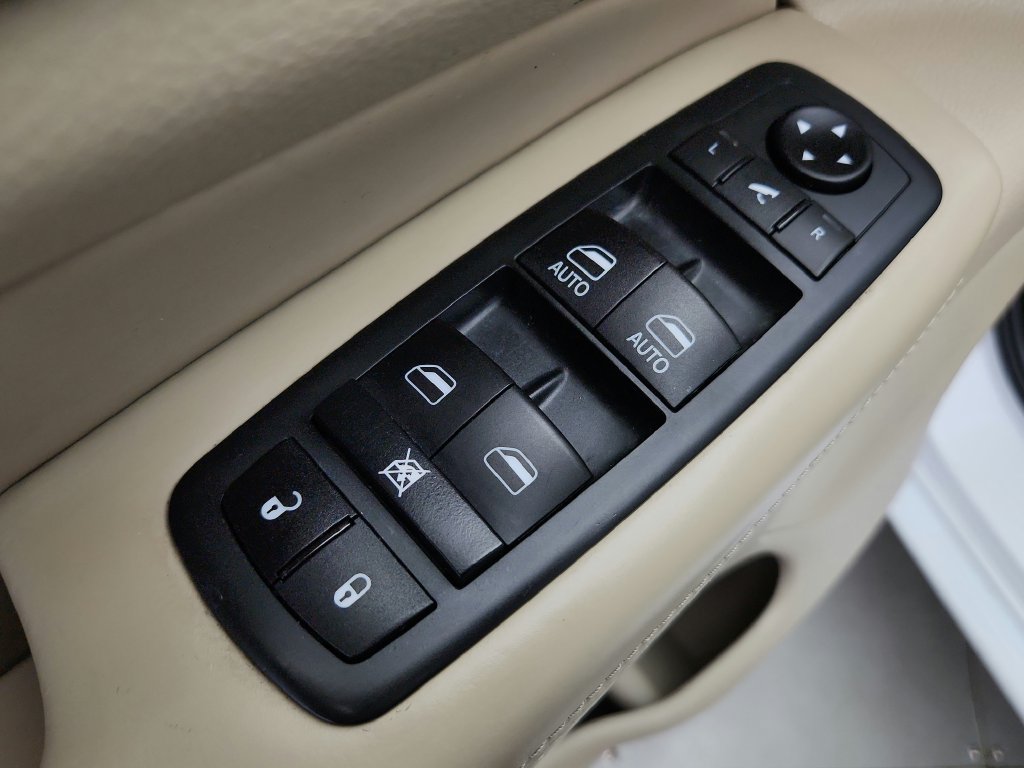 Used 2021 Jeep Grand Cherokee Overland AWD/4WD image 27