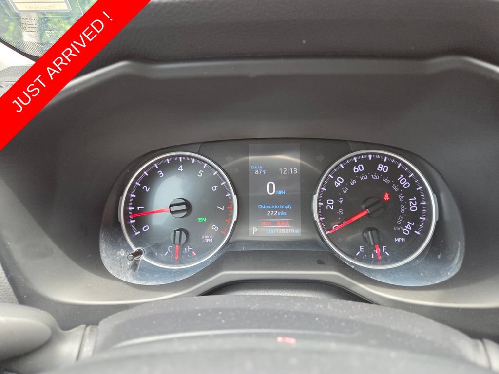 Used 2022 Toyota RAV4 XLE FWD image 32