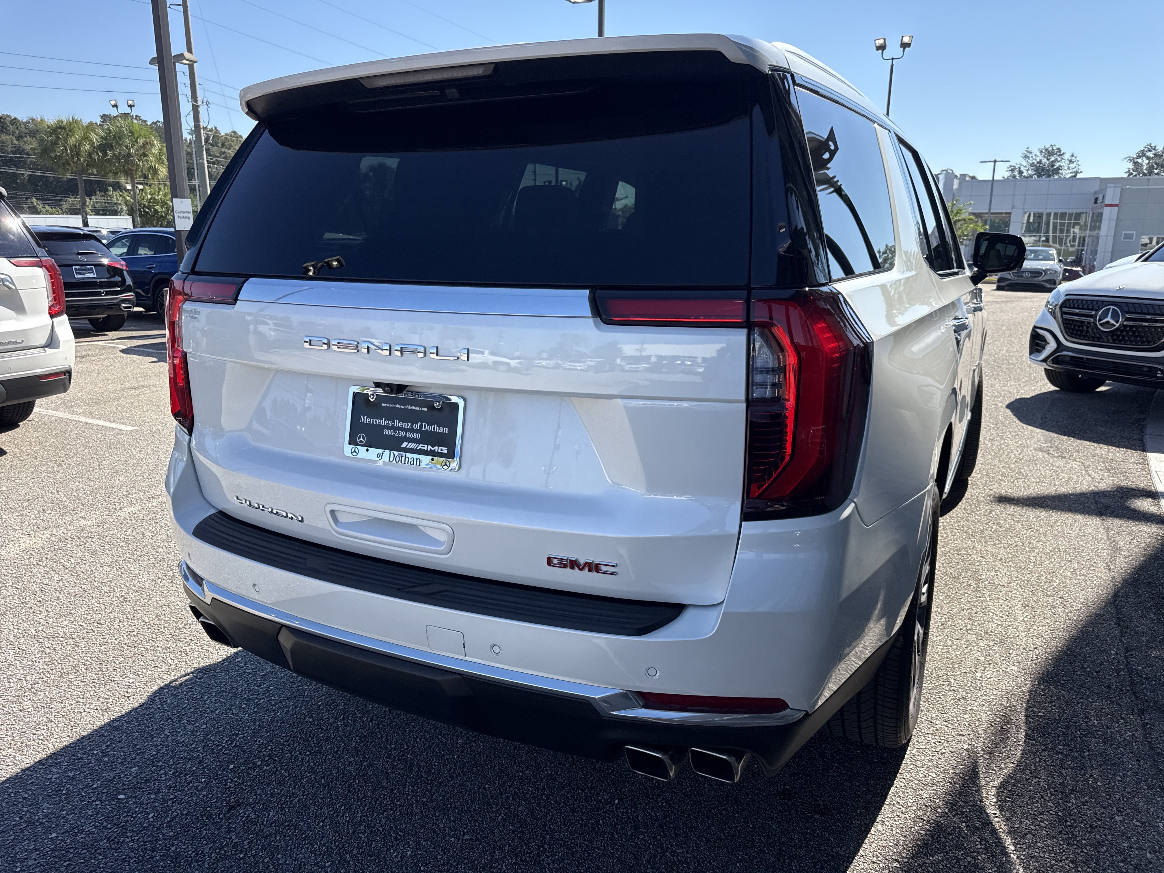 Used 2025 GMC Yukon Denali w/ Sun & Power Step Package AWD/4WD image 3