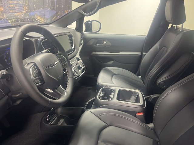 New 2025 Chrysler Voyager LX image 10