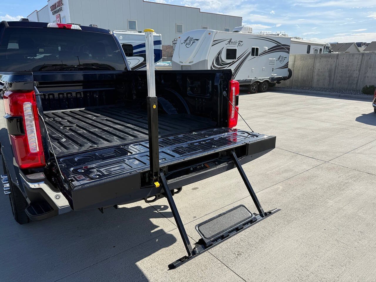 Used 2025 Ford F350 Lariat w/ FX4 Off-Road Package AWD/4WD image 16