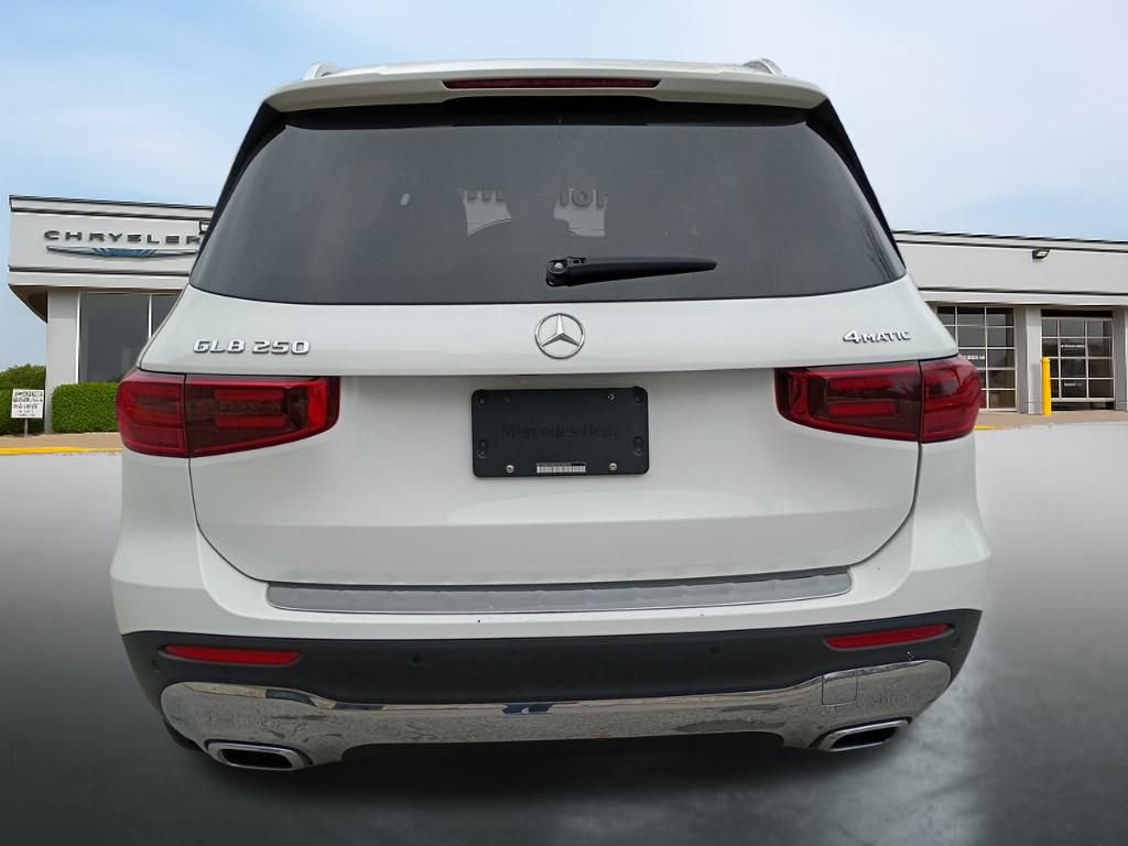 Used 2024 Mercedes-Benz GLB 250 4MATIC w/ Driver Assistance Package image 4