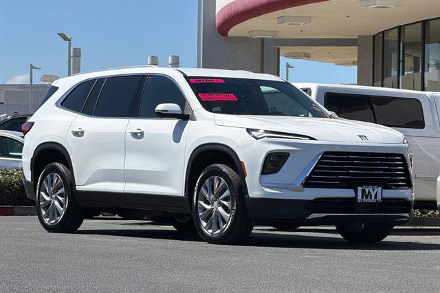 Used 2025 Buick Enclave Preferred AWD/4WD image 2