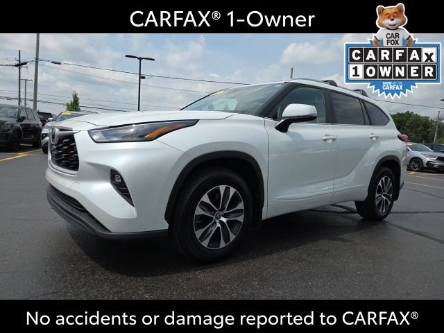 Used 2023 Toyota Highlander XLE AWD/4WD image 3