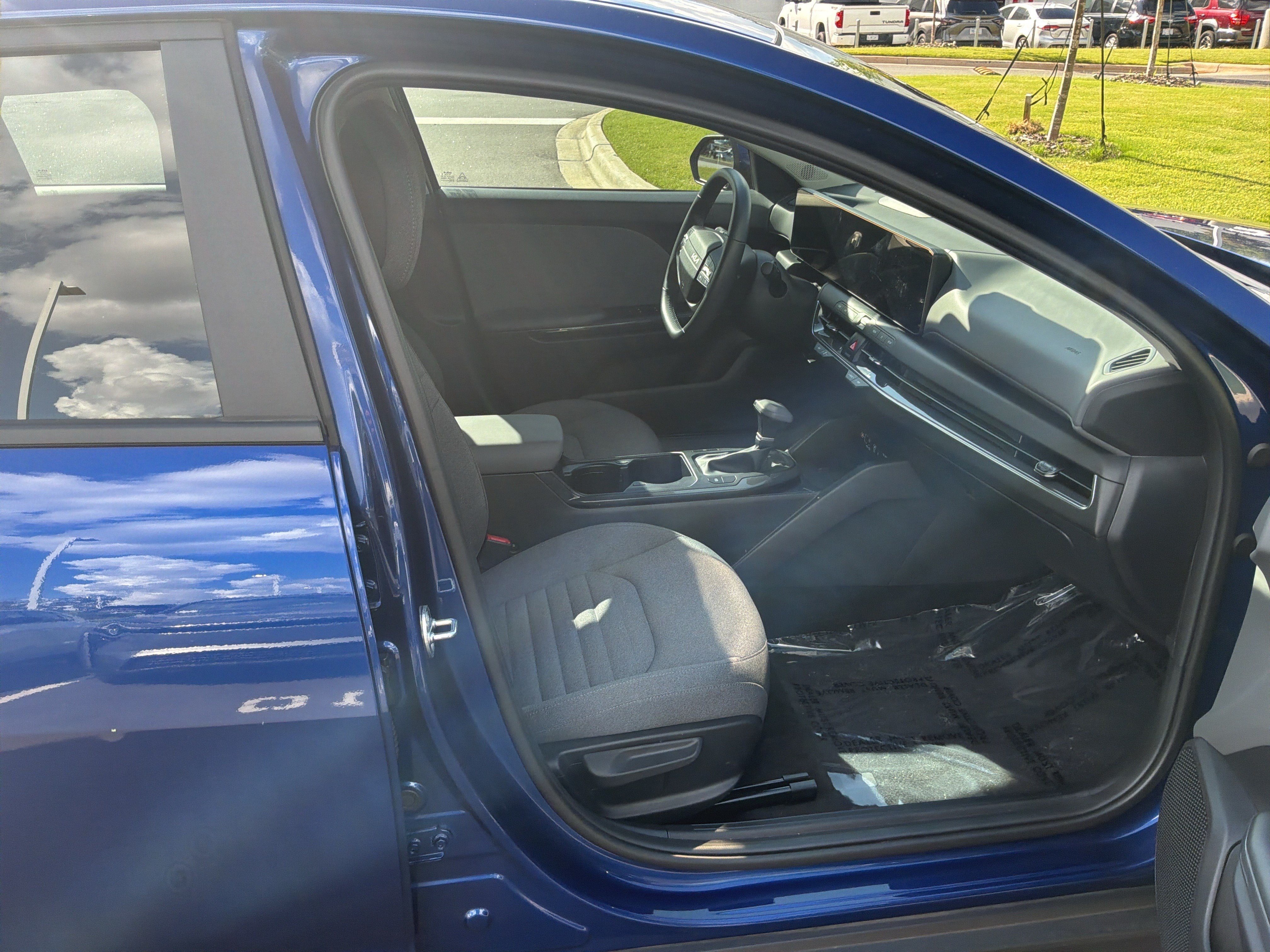 Used 2025 Kia K4 EX FWD image 32