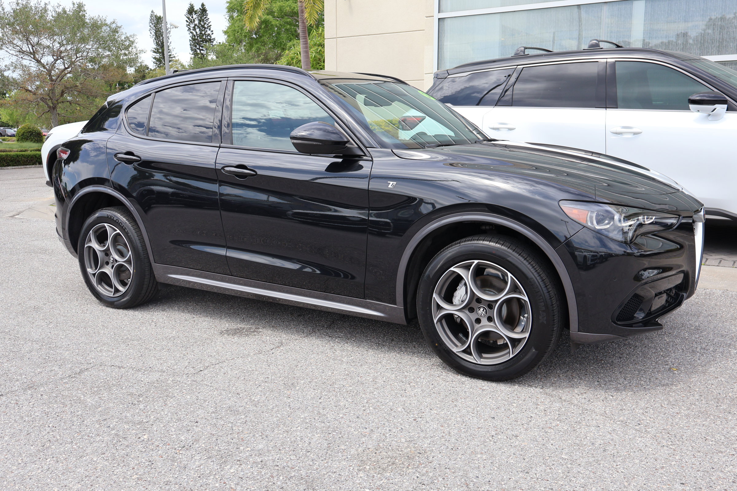 Used 2024 Alfa Romeo Stelvio Ti AWD/4WD image 12