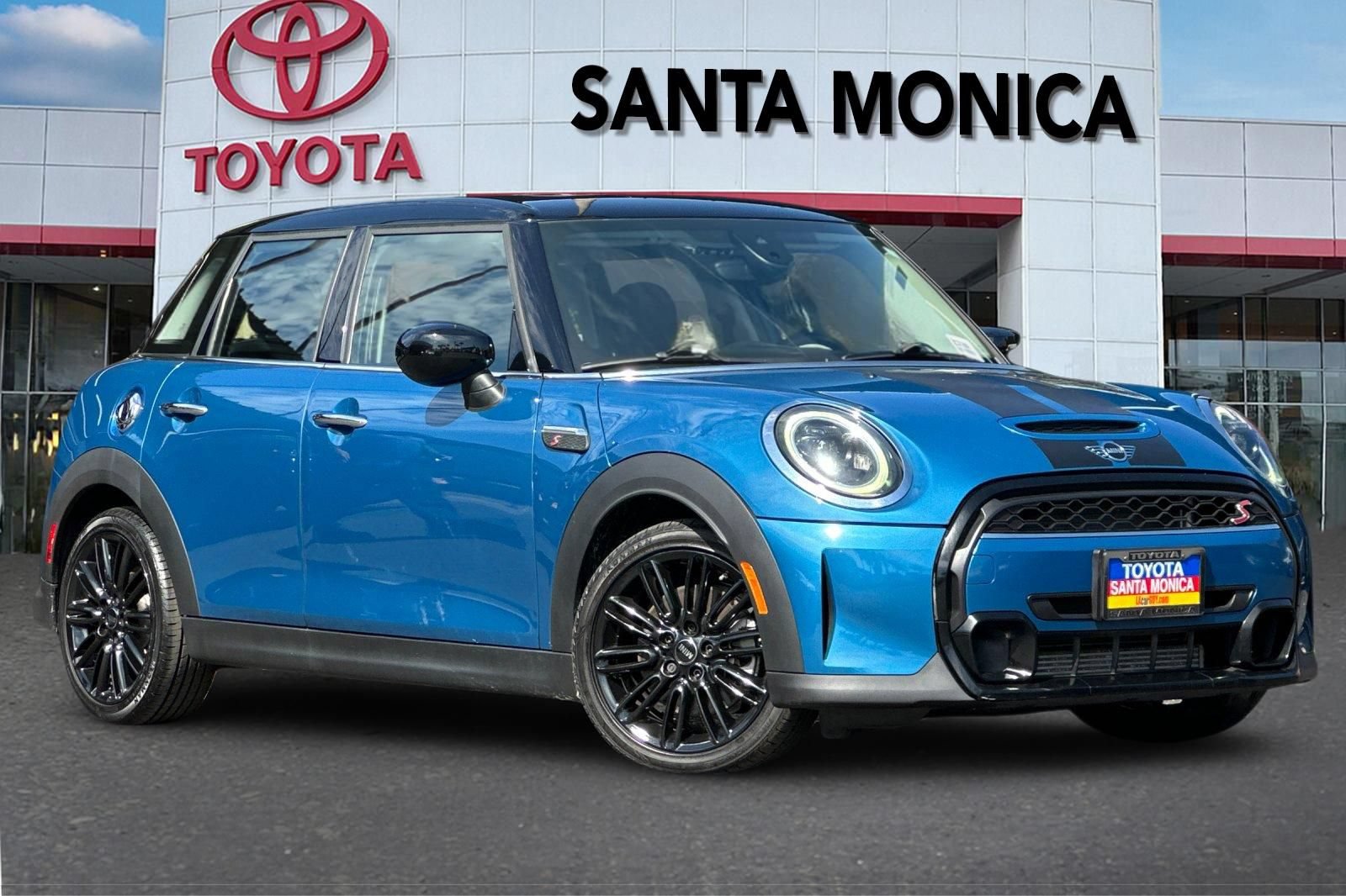 Used 2023 MINI Cooper S FWD image 2