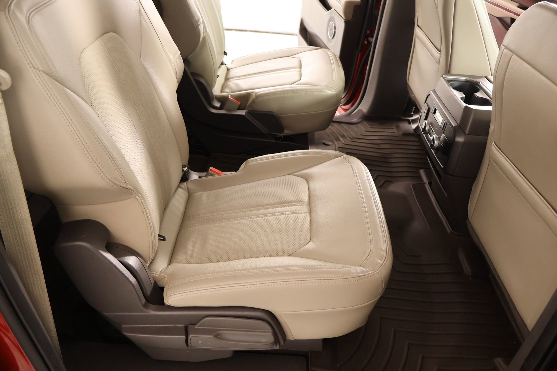 Used 2021 Ford Expedition Max Limited image 16