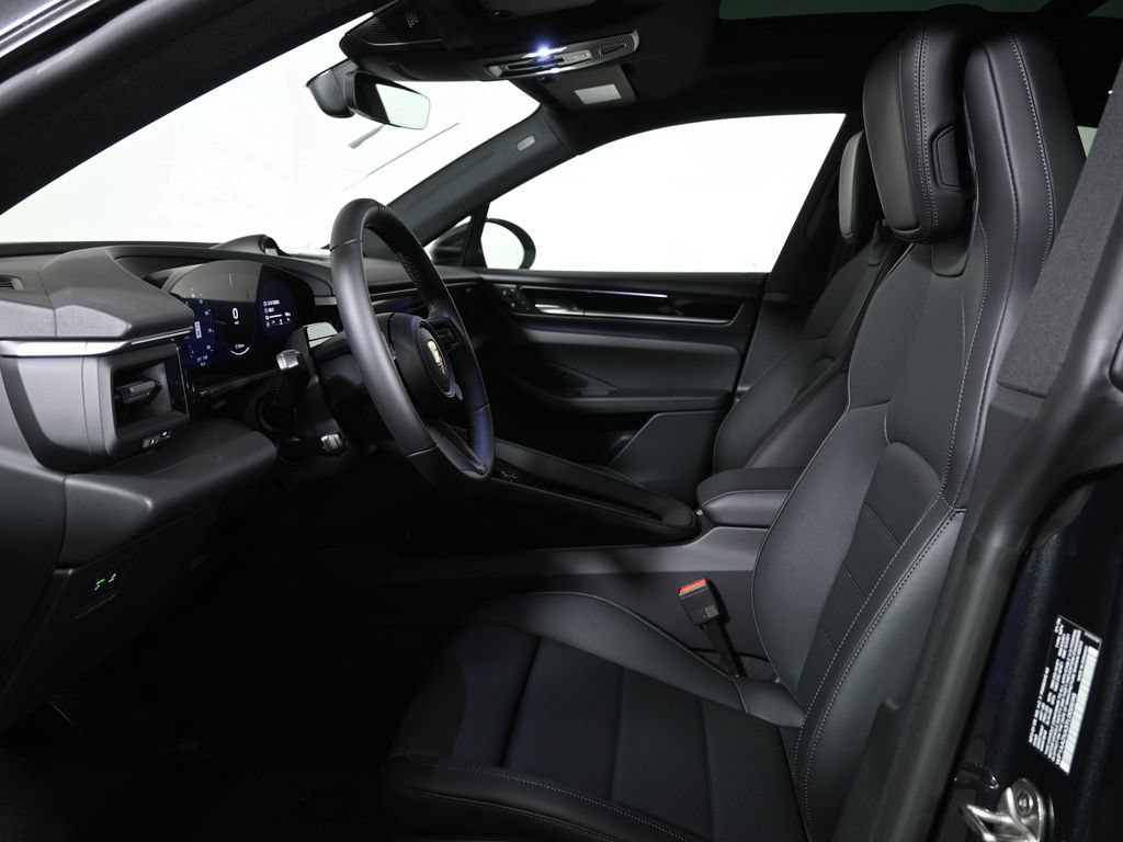 Used 2026 Porsche Macan 4 Electric AWD/4WD image 5