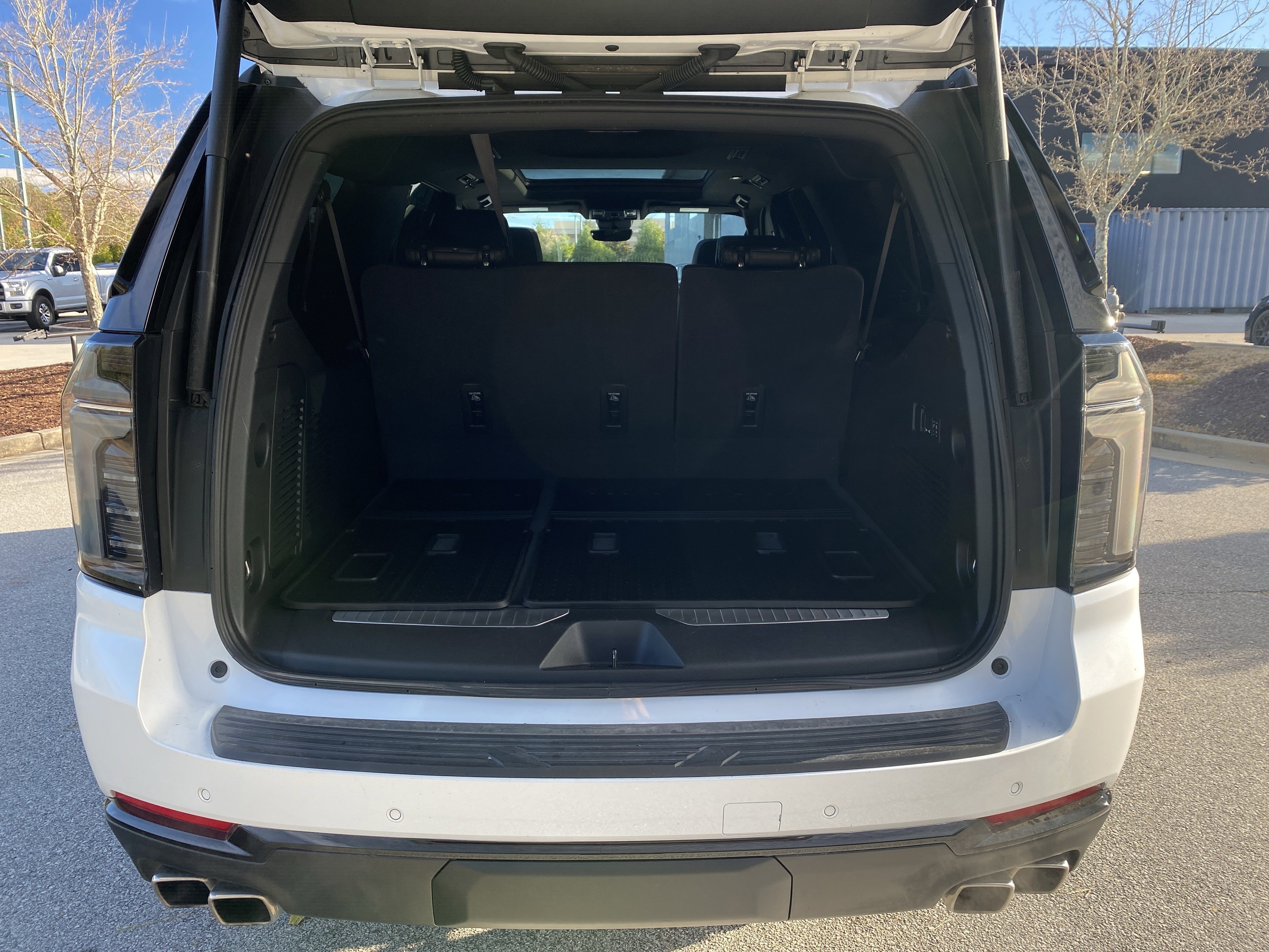 Used 2025 Chevrolet Suburban High Country image 48