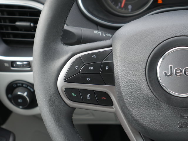 Used 2021 Jeep Cherokee Latitude Lux AWD/4WD image 16