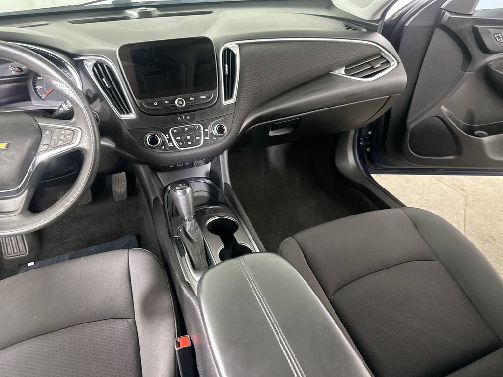 Used 2020 Chevrolet Malibu LT FWD image 19