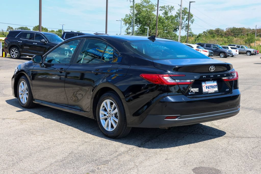 Used 2025 Toyota Camry LE FWD image 5