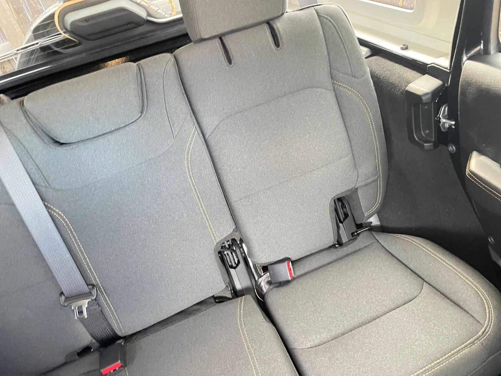 Used 2025 Jeep Wrangler Sahara image 37