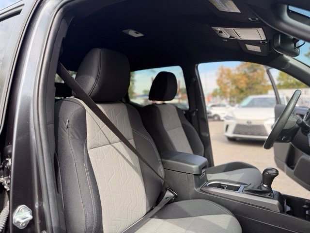 Used 2022 Toyota Tacoma TRD Sport AWD/4WD image 33
