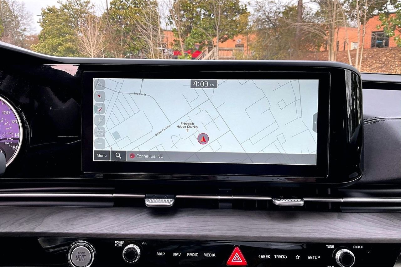 Used 2024 Kia Carnival EX image 13