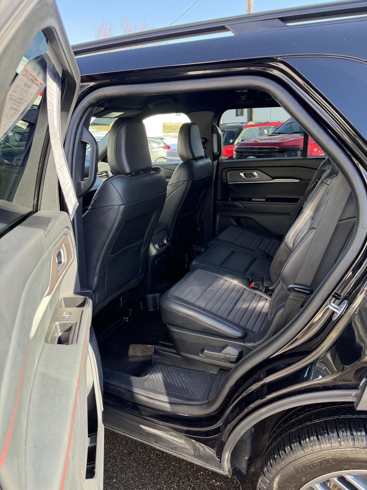 Used 2025 Ford Explorer ST-Line w/ ST-Line Street Pack image 22