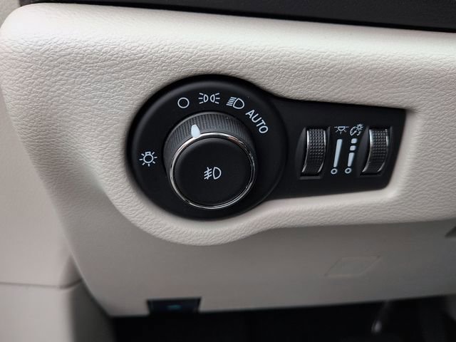 Used 2024 Chrysler Pacifica Touring-L image 17