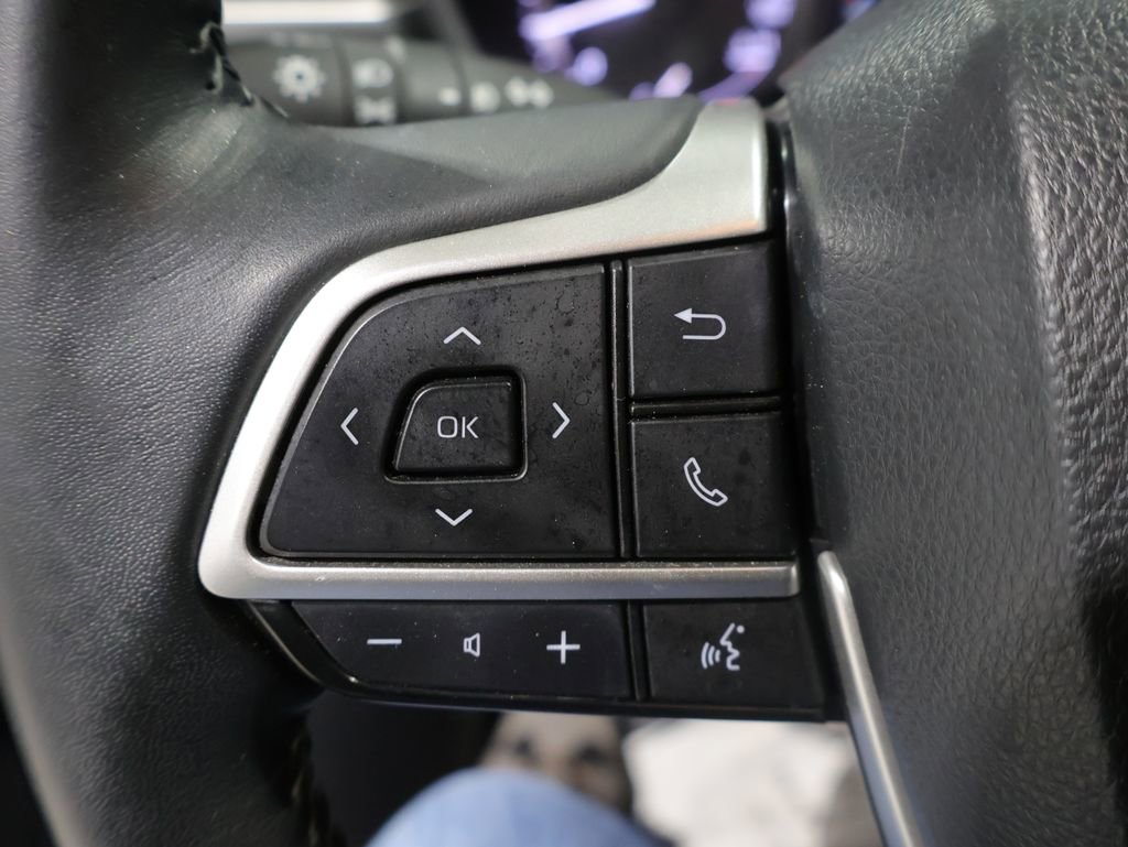 Used 2023 Toyota Highlander LE FWD image 34