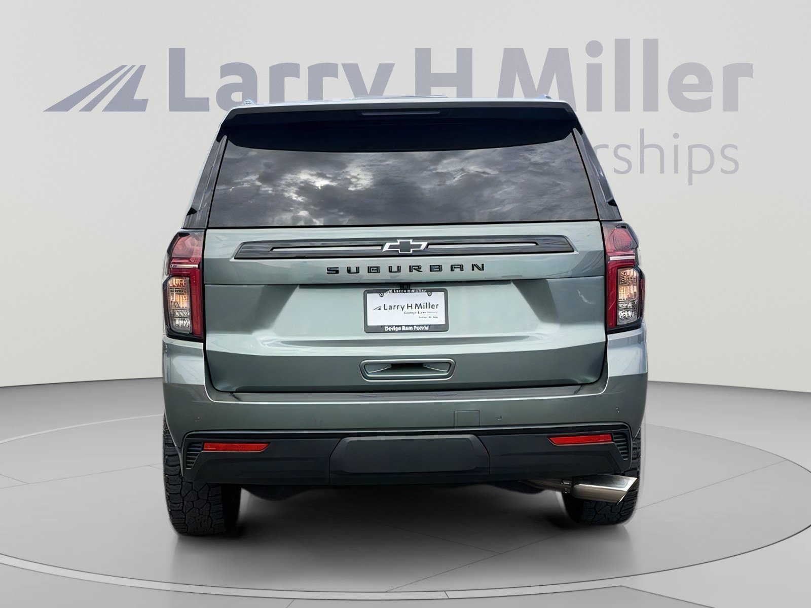 Used 2024 Chevrolet Suburban Z71 w/ Off-Road Capability Package AWD/4WD image 5