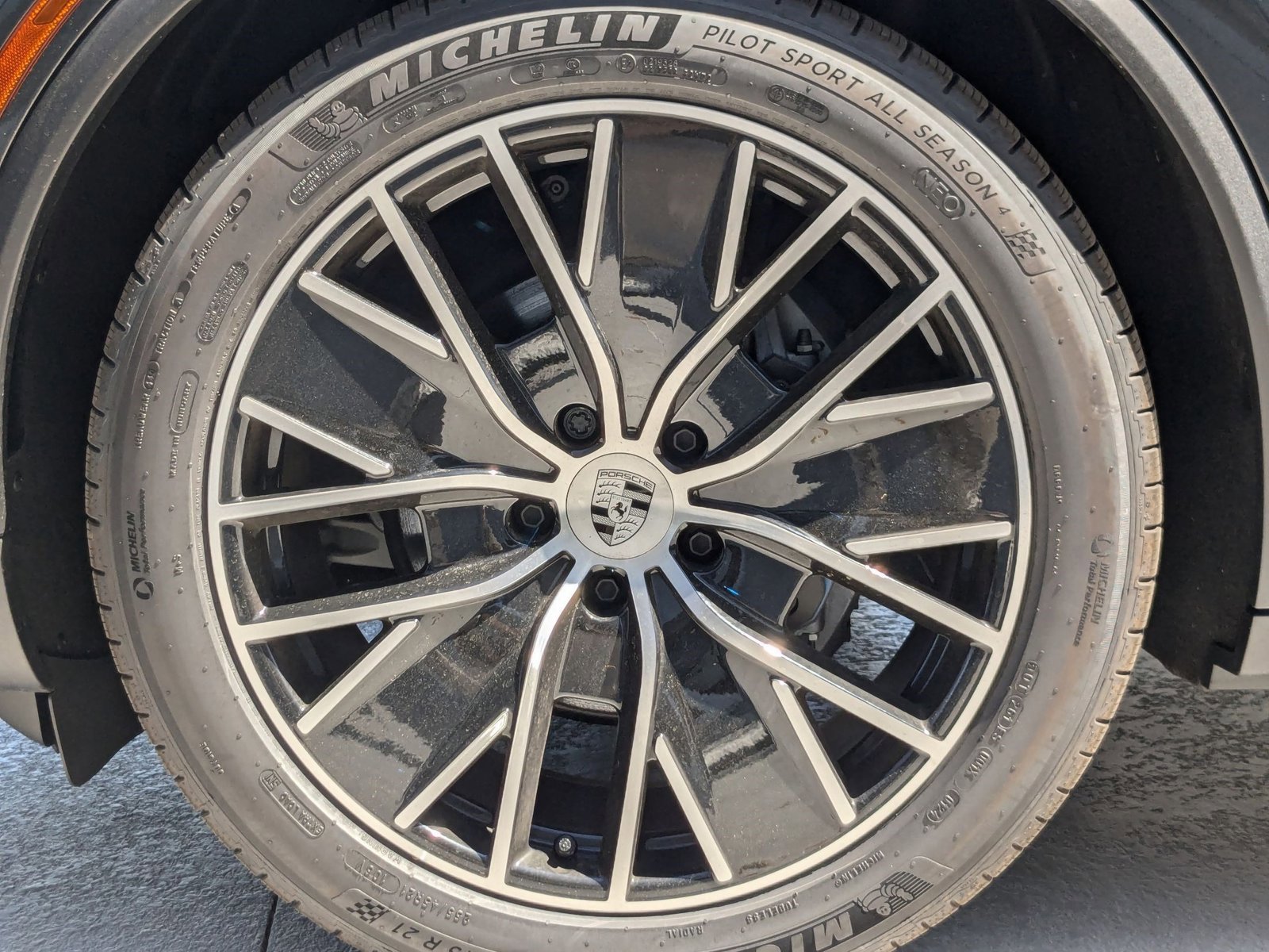 New 2024 Porsche Macan 4 Electric image 28