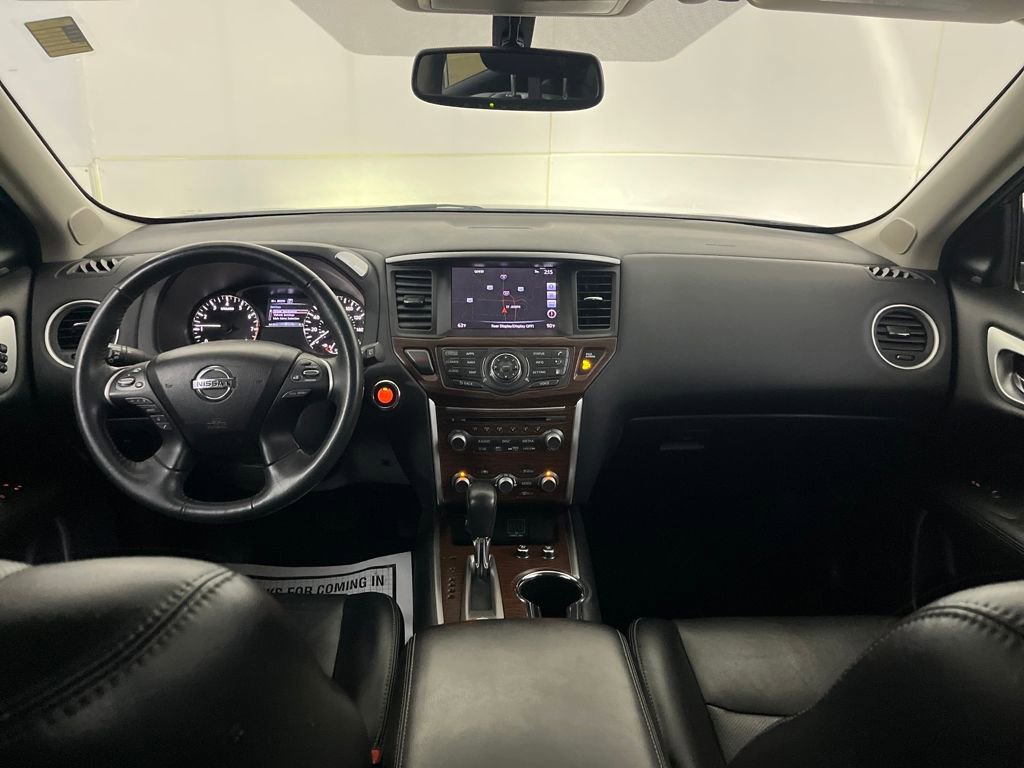 Used 2018 Nissan Pathfinder Platinum image 32
