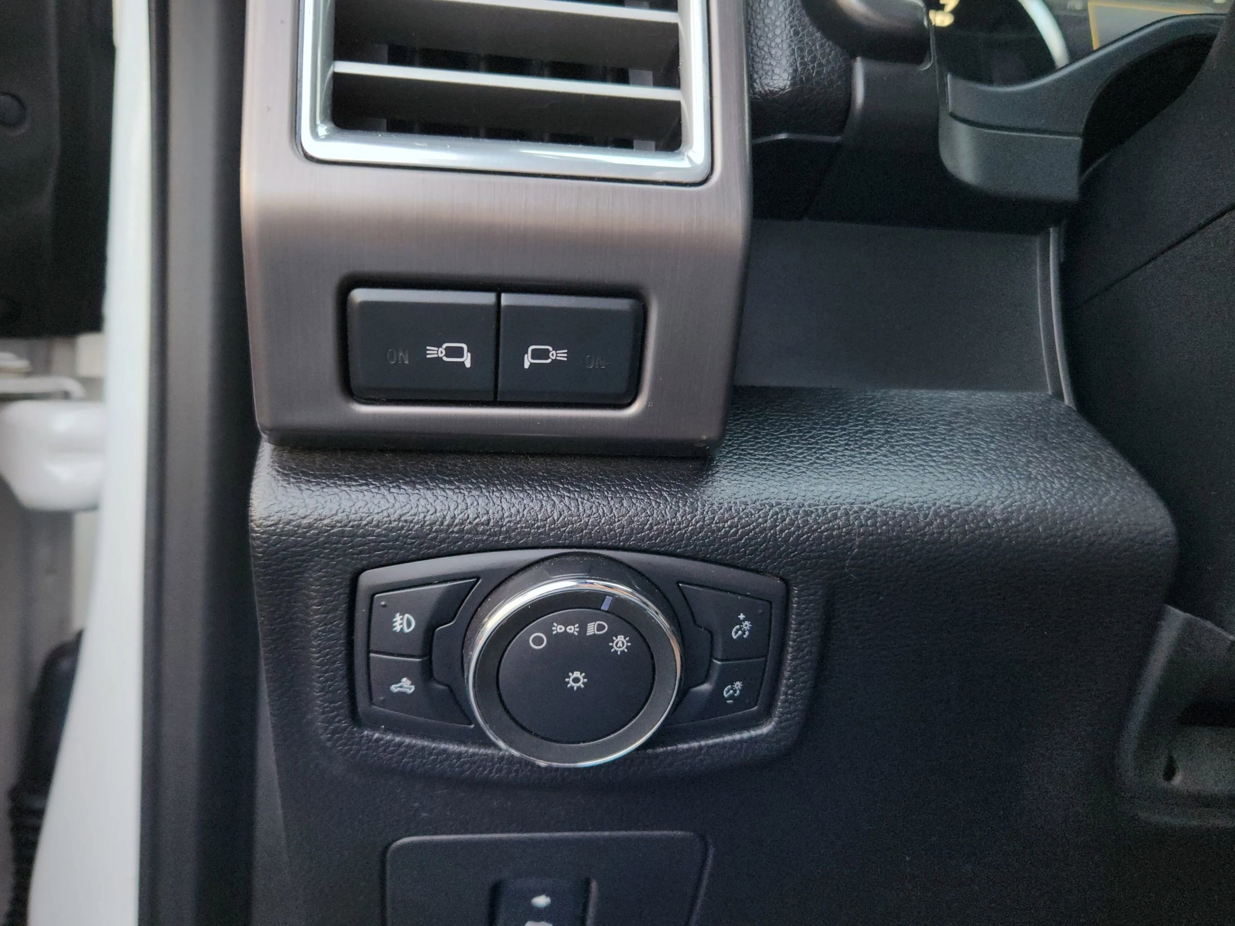 Used 2016 Ford F150 Limited w/ Trailer Tow Package image 12