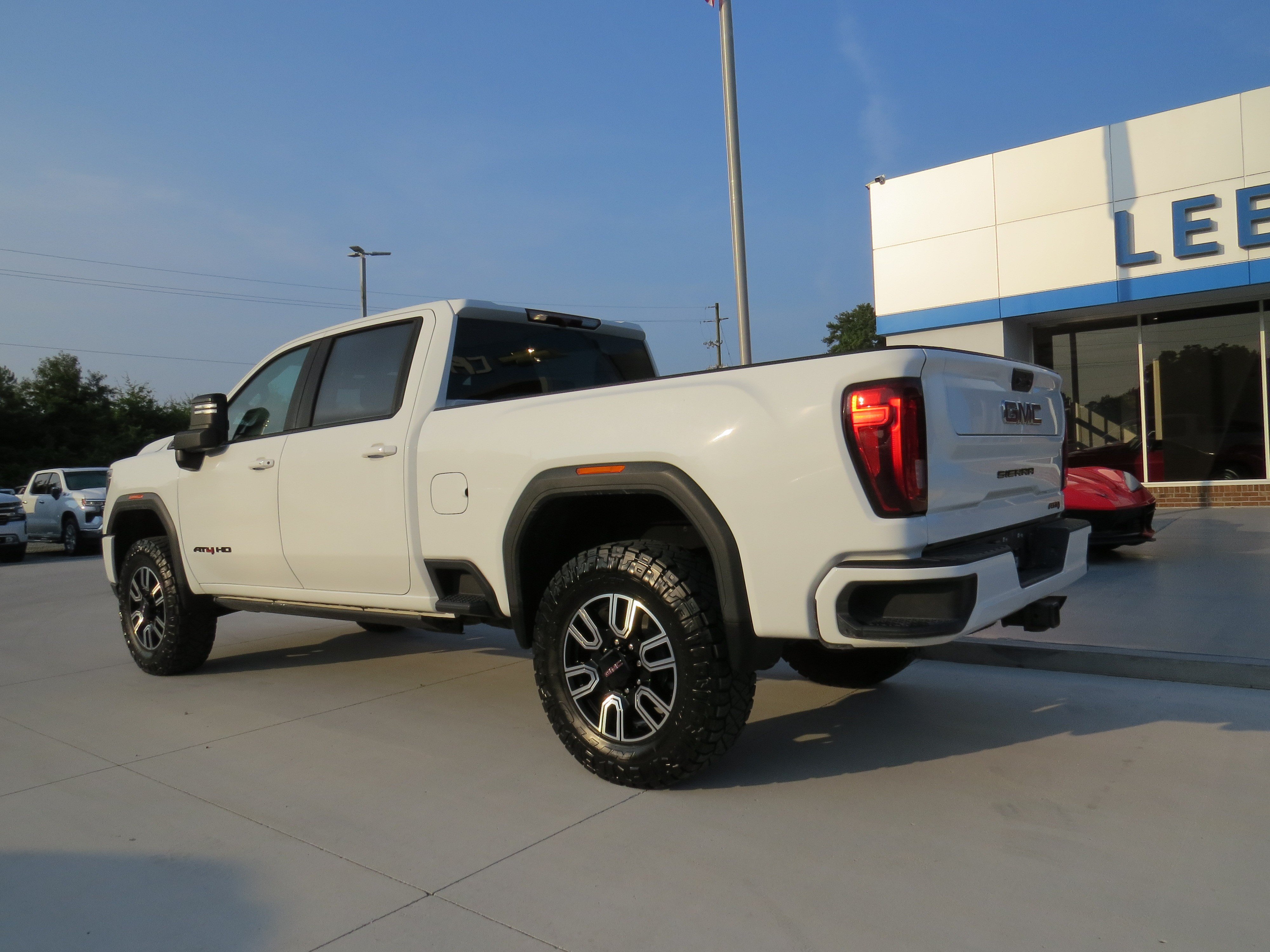 Certified 2021 GMC Sierra 2500 AT4 w/ Gooseneck/5TH Wheel Package AWD/4WD image 3