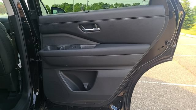 Used 2025 Nissan Pathfinder SL AWD/4WD image 29