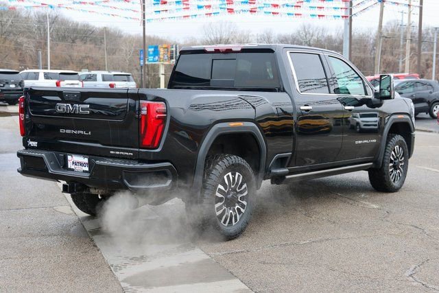 Used 2024 GMC Sierra 3500 Denali Ultimate AWD/4WD image 3