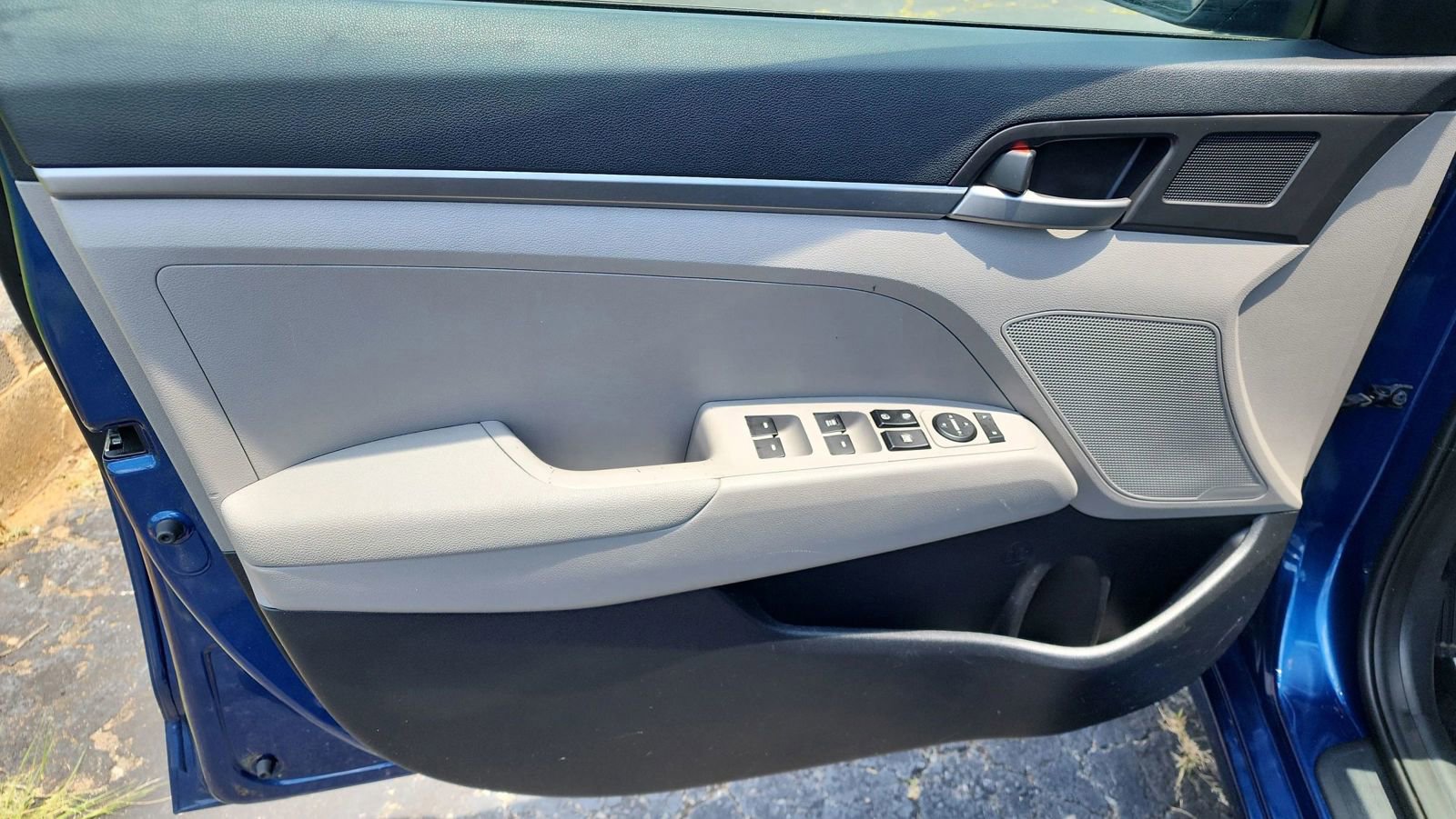 Used 2017 Hyundai Elantra SE image 14