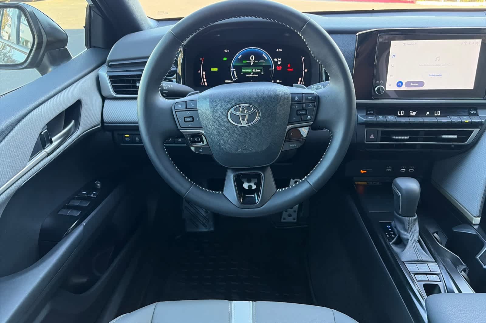 Used 2025 Toyota Camry SE FWD image 14
