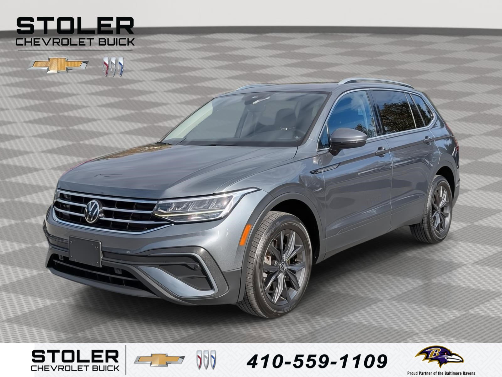 Used 2023 Volkswagen Tiguan SE w/ Panoramic Sunroof Package image 1