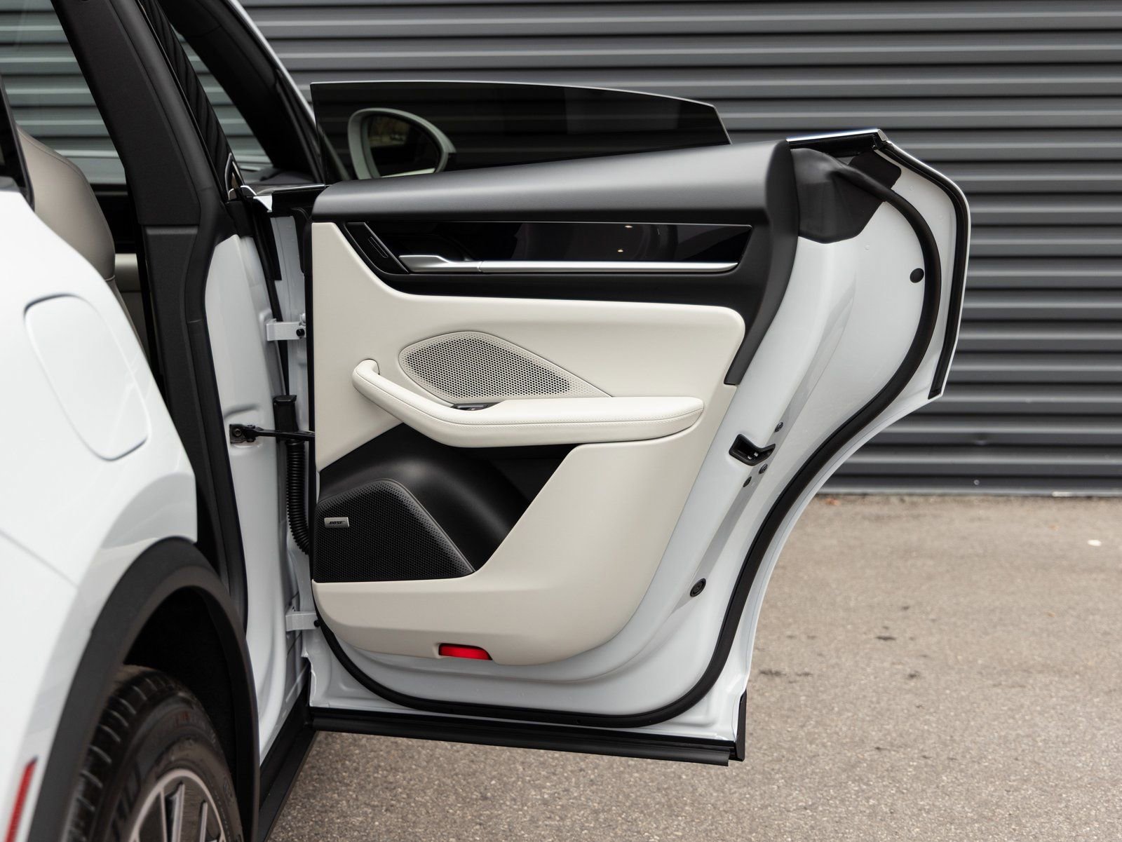 New 2025 Porsche Macan 4S Electric image 29